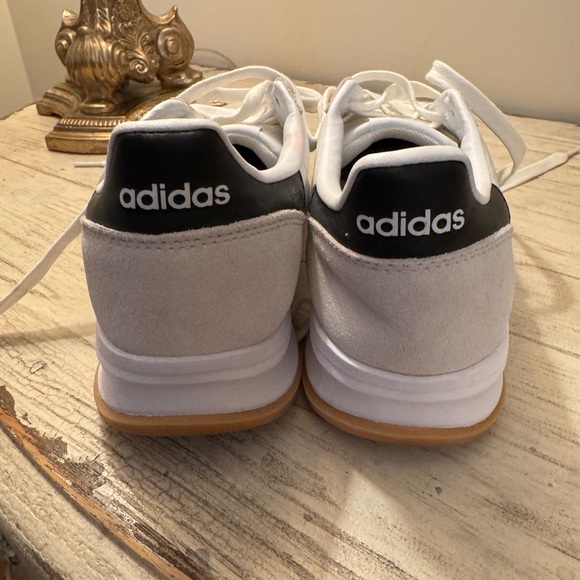 Adidas Cloud Comfort White and Black Classic Sneakers. Sz 9.5 - Picture 5 of 7